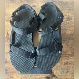 Black Teva sandals. Classic style